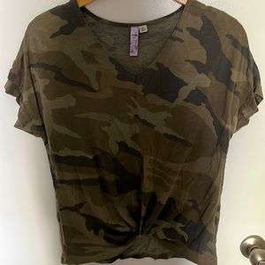 Short- sleeve camo top